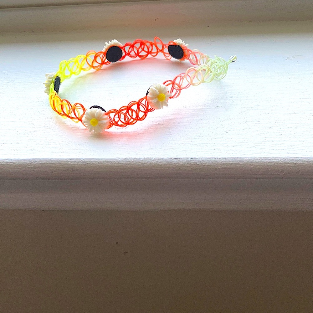 This is a sunflower tie-dye choker